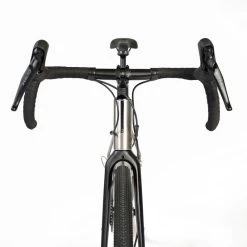 VELO GRAVEL TRIBAN GRVL 900 HOMME Cadre Titane -Promos Vélos Boutique velo gravel triban grvl 900 homme cadre titane 4