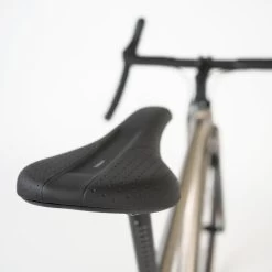 VELO GRAVEL TRIBAN GRVL 900 HOMME Cadre Titane -Promos Vélos Boutique velo gravel triban grvl 900 homme cadre titane 7